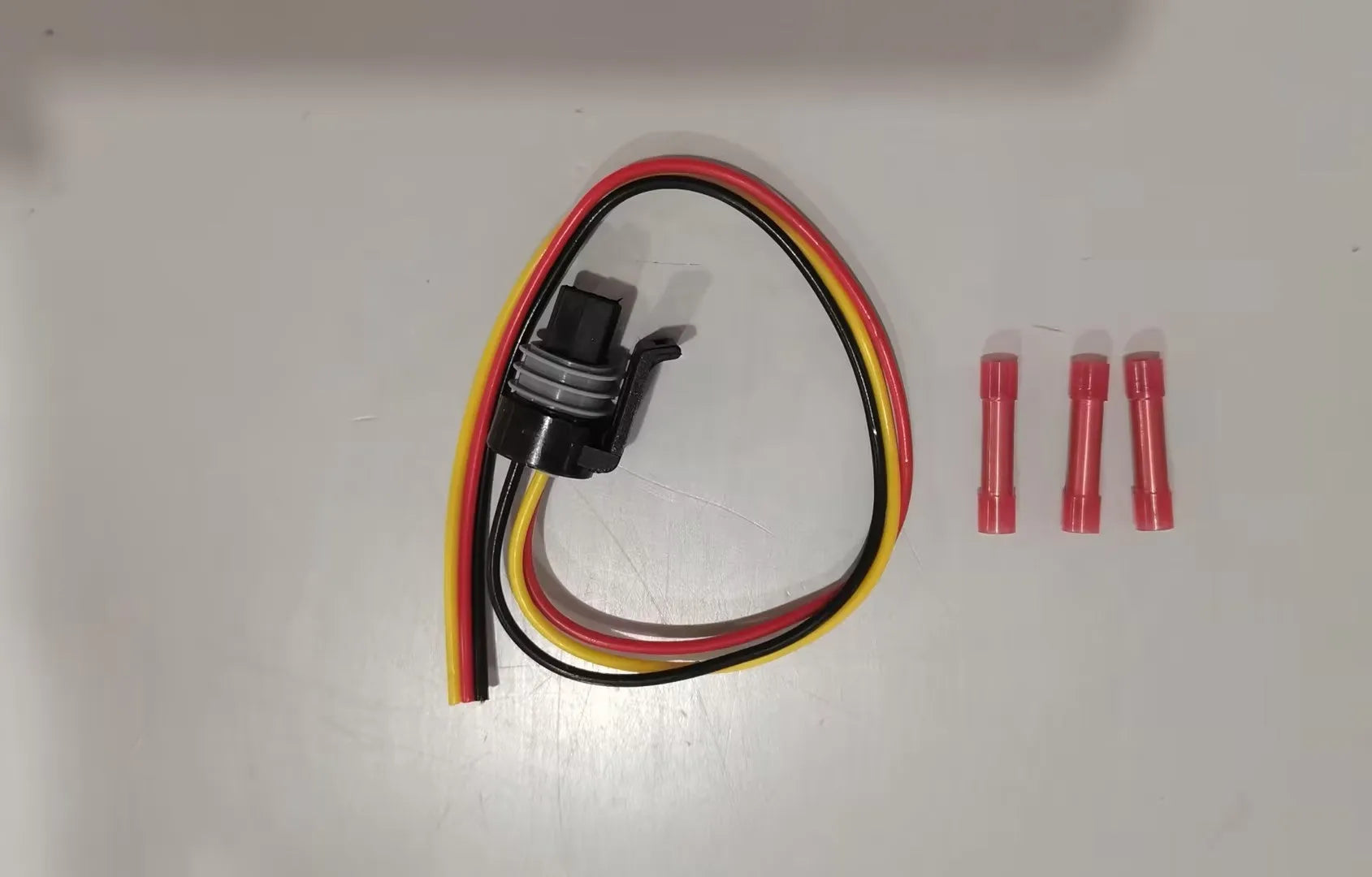 Ford F6TZ-9F838-A fuel pressure sensor with connecting line for F4 and F6 series vehicles