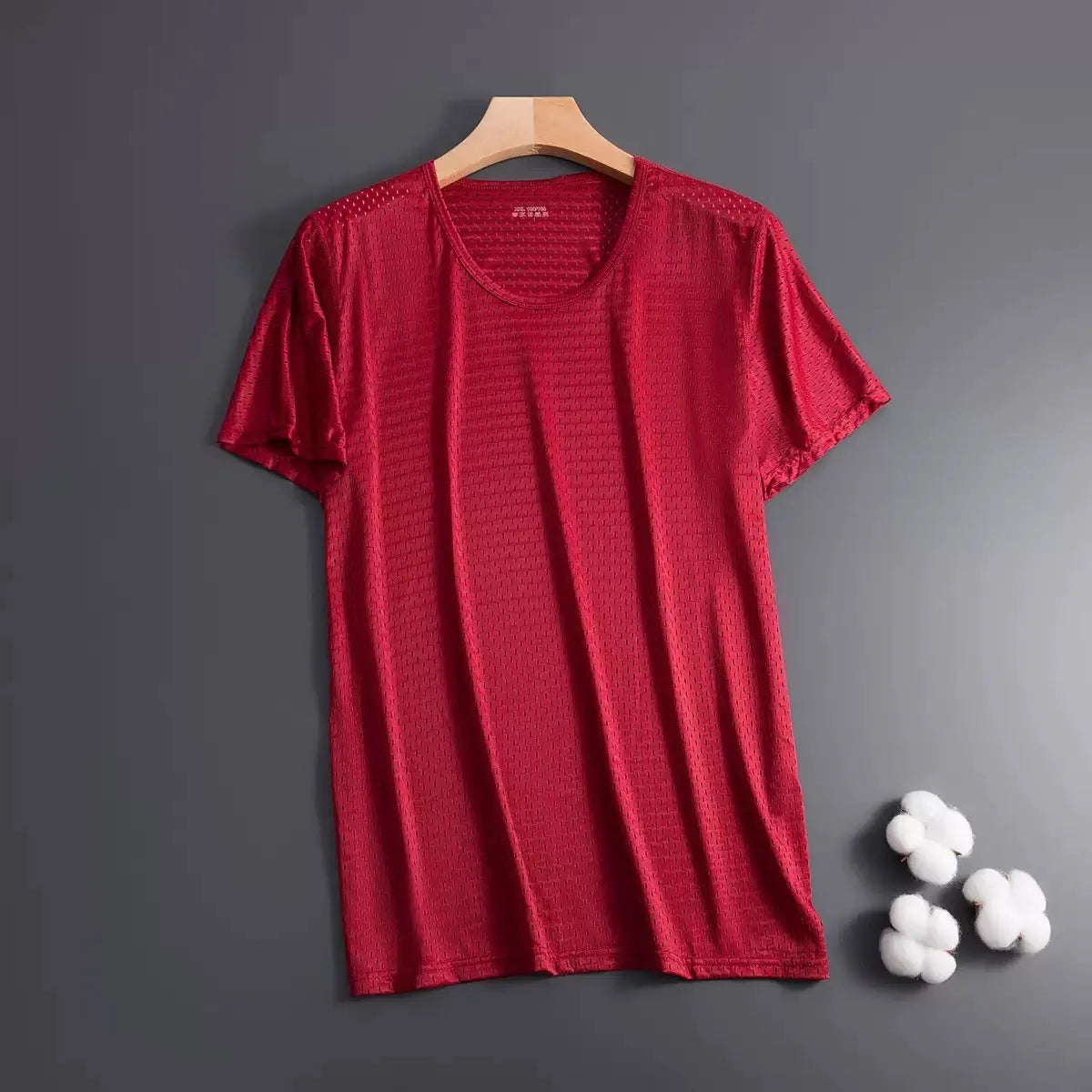 Men's ice silk short sleeve T-shirt in solid colour with crew neck and loose fit design