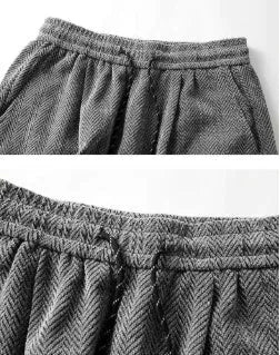 Straight-leg casual trousers in grey with an elastic waistband and fleece lining.