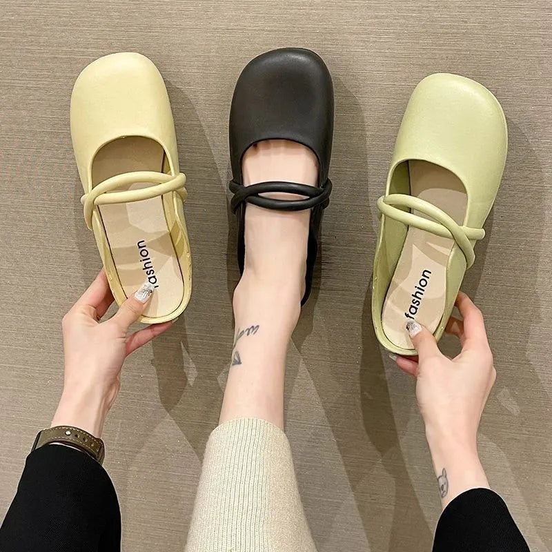 Ladies plastic baotou sandals in black, beige, or green, shown as flip flops.