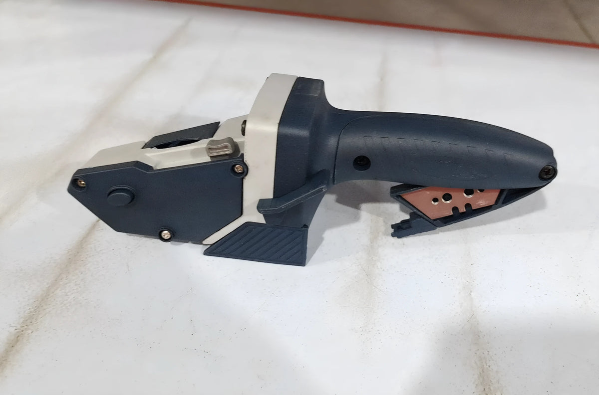 Blue multifunctional woodworking cutter with aluminium alloy and TPR plastic handle, one-press lock, and precise scale