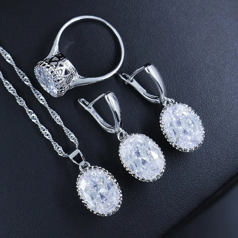 Bridal jewellery set with earrings, necklace, bracelet, and hair claw in red and gold