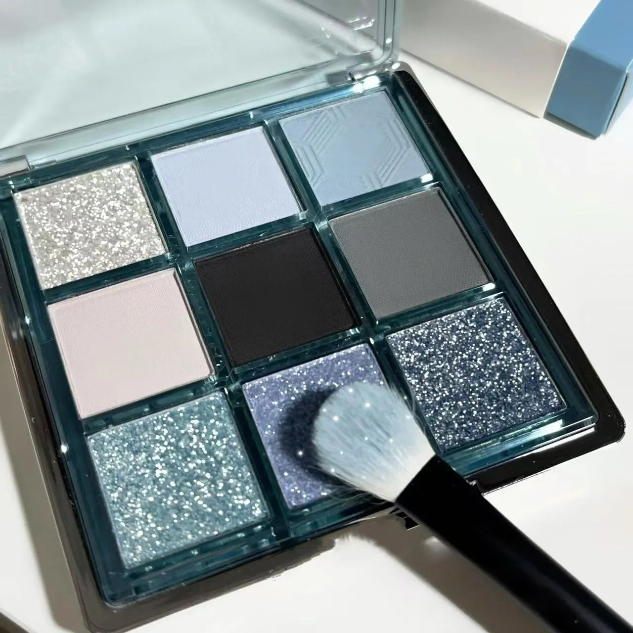 MUGELEEN 08 nine-colour eye shadow palette showing blue smoked tones with matte and shimmer finishes