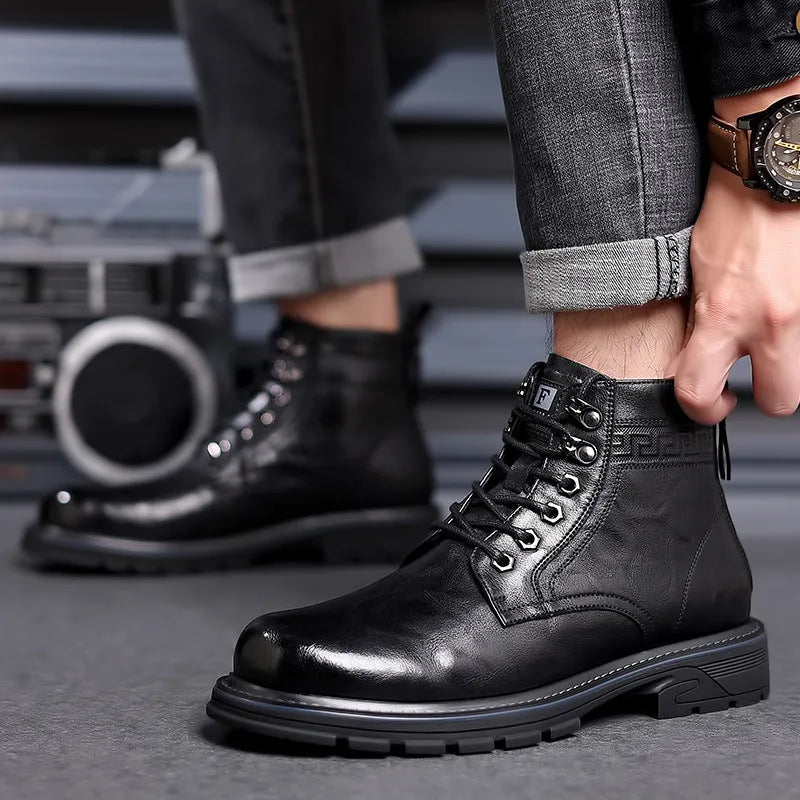 Low heel leather ankle boots with square heel and patent leather construction in black colour