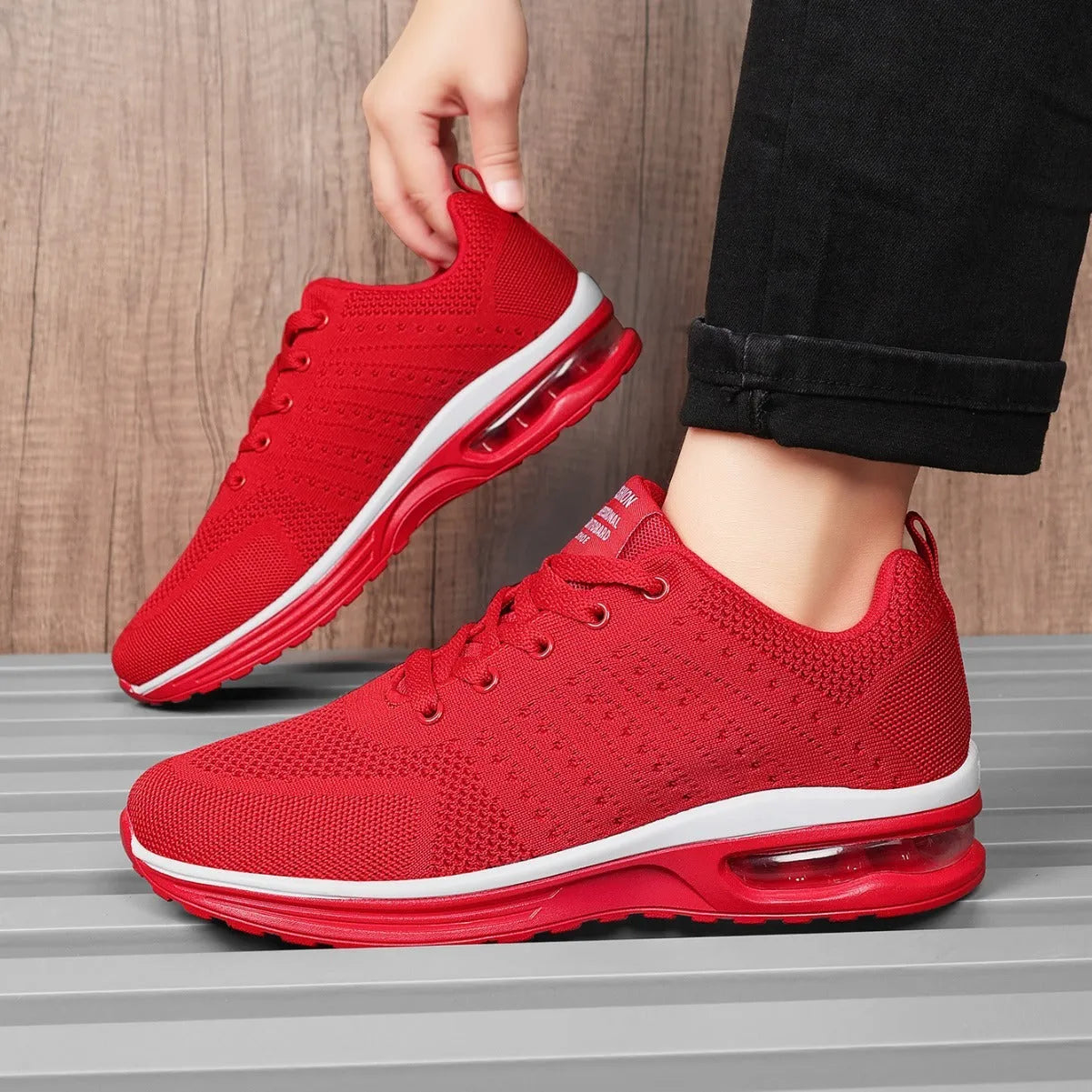 Casual Flyknit running shoes with mesh upper in multiple colours on a PU sole