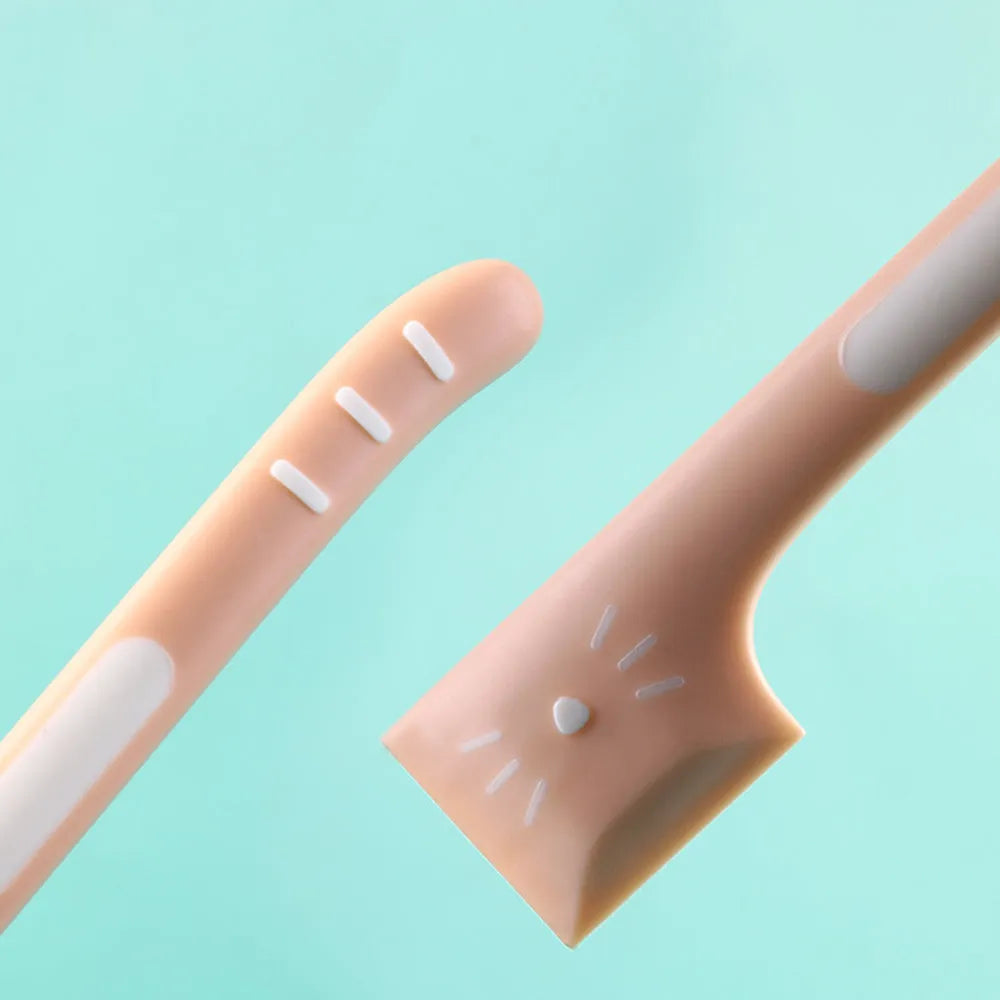 Long-handle pet feeding spoon with right-angle design for canned wet food