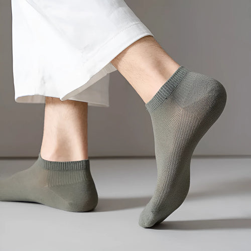 Men's low-cut solid colour polyester boat socks shown in multiple colour options