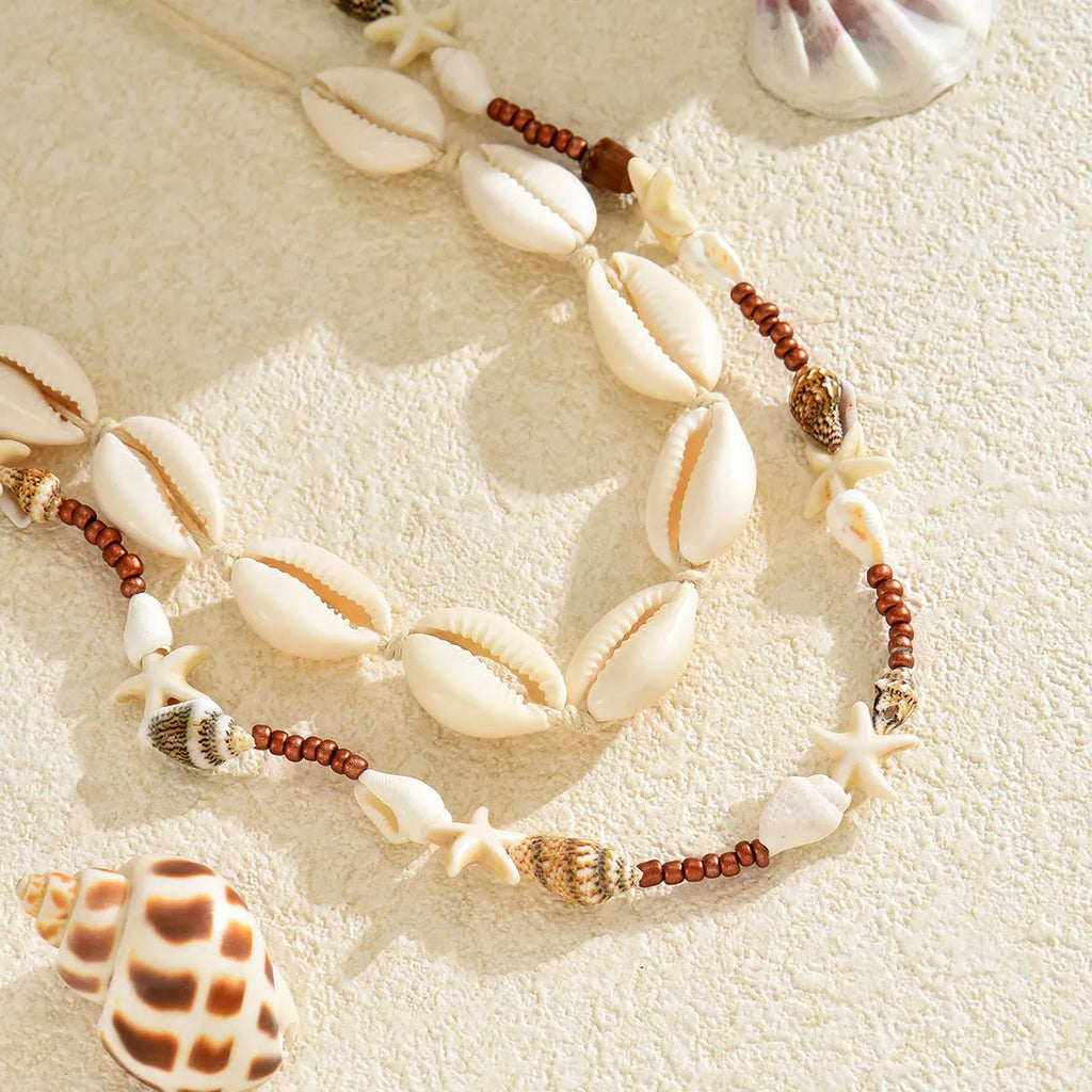 Women's shell necklace with geometric bohemian pendant in colour X1900