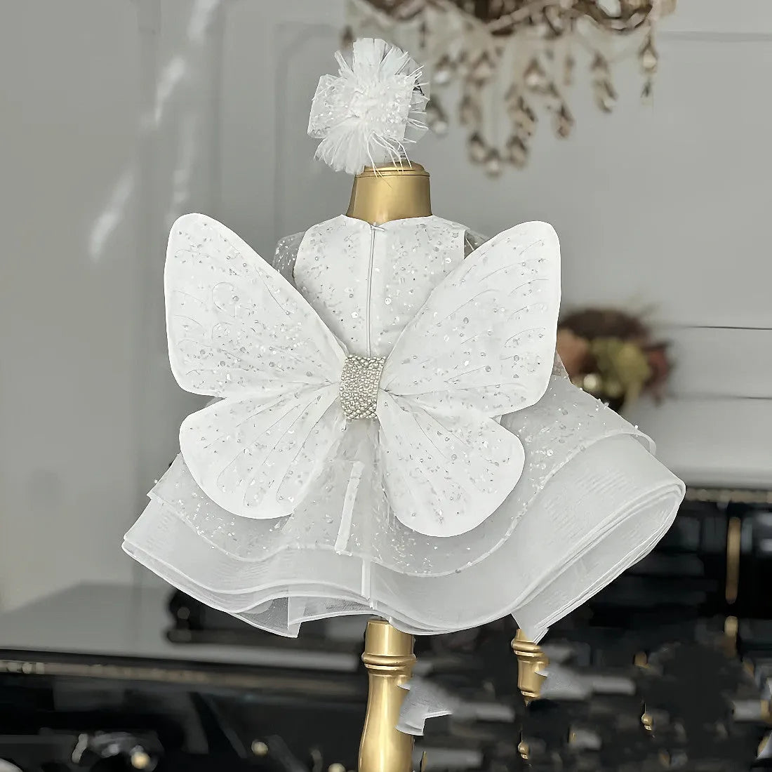White polyester princess dress for girls with hair accessory, suitable height 80-140cm