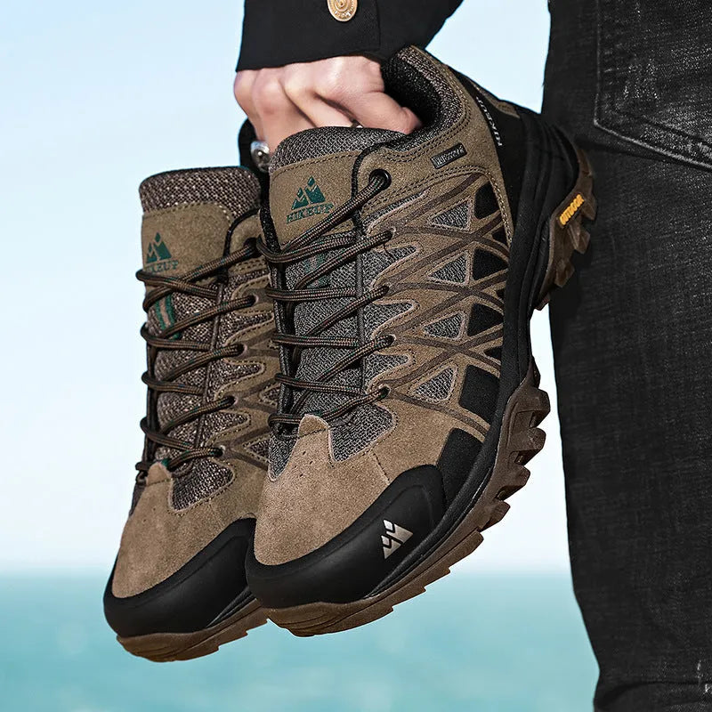 Men's climbing shoes with round toe and synthetic leather upper in khaki colour