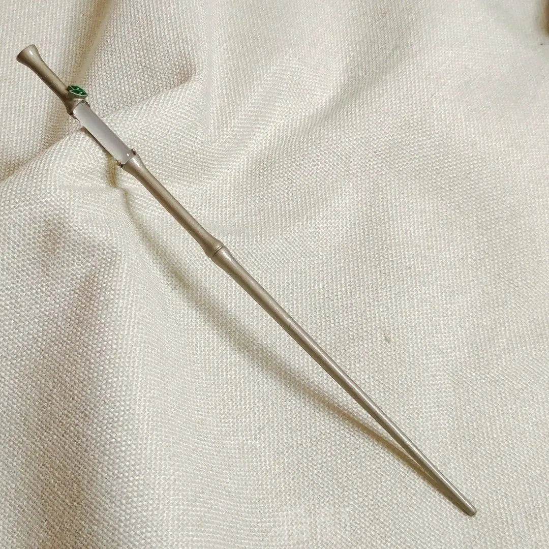Alloy leaf-shaped hairpin with electroplated finish, style 5365, on neutral background