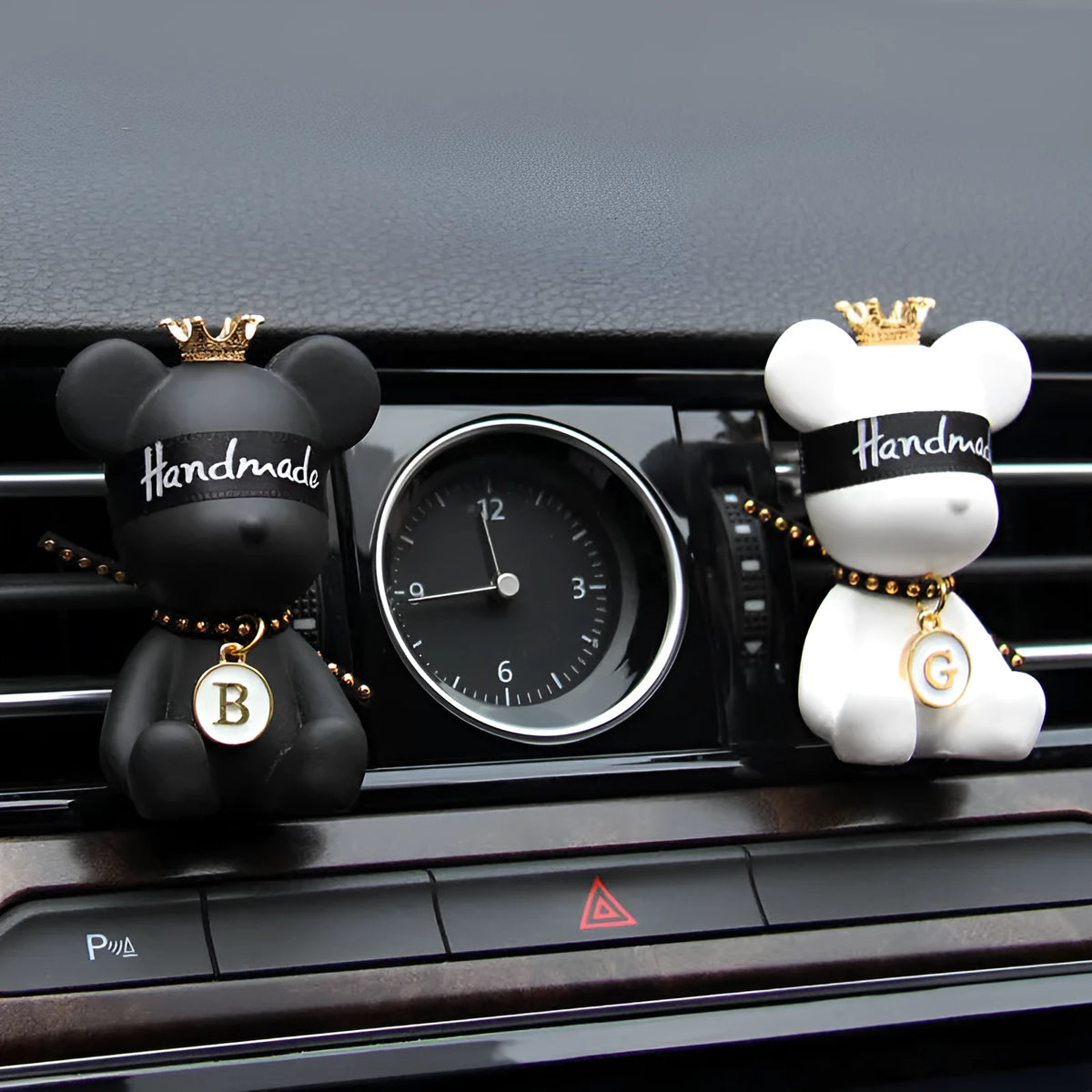 Black rivet bear shaped gypsum car perfume accessory clipped onto vehicle air outlet