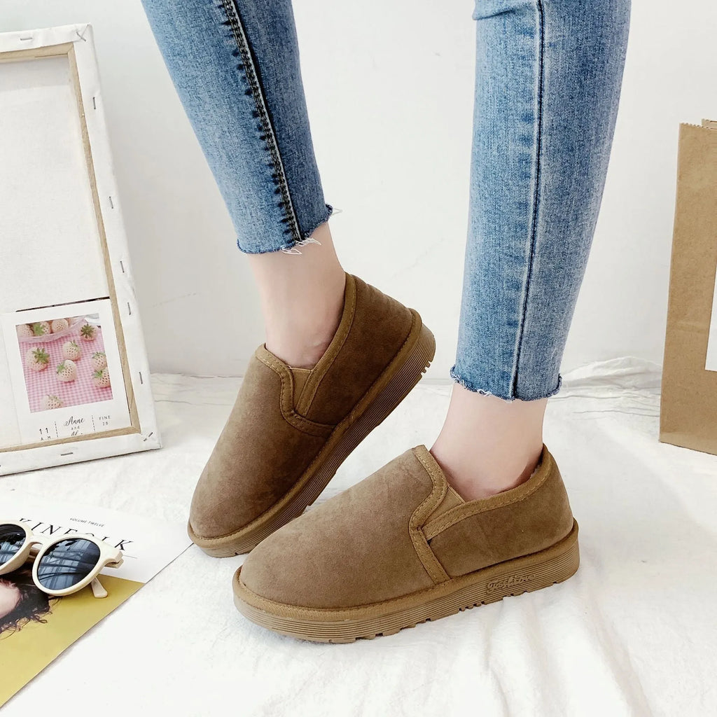 Fleece-lined flat heel snow boots in five colour options with round toe design
