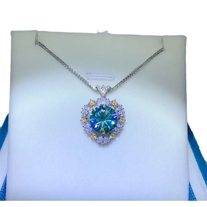 Green moissanite pendant necklace S925 sterling silver 5 carat U-shaped line style diamond inlay