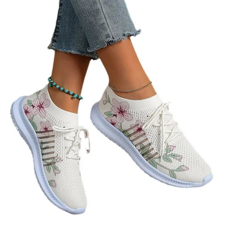 Women's milky white mesh flyknit running shoes with rubber sole and round toe design