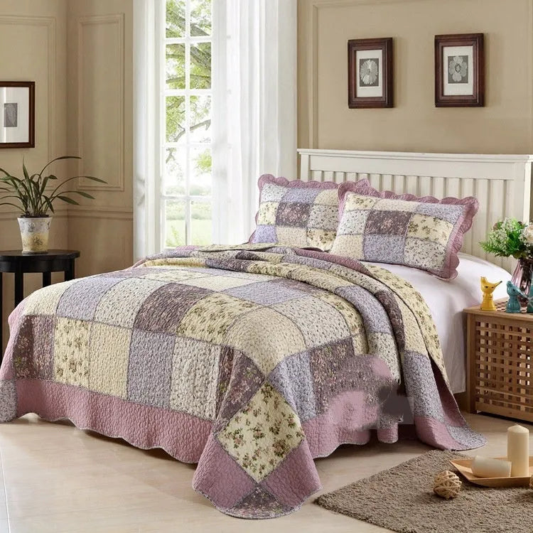 Pure cotton quilted bedspread three-piece set in a colour pattern with two pillowcases.