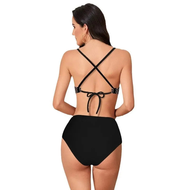 Striped one-piece women's swimsuit in colour block pattern with sleeveless cut in polyester fibre