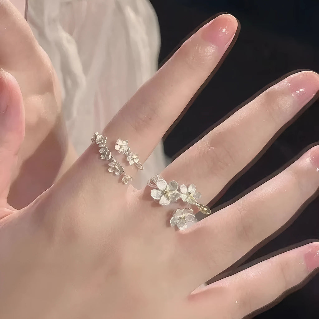 Three-dimensional flower jasmine flower ring in cream sweet girl style with open mouth design, zinc alloy with electroplated finish