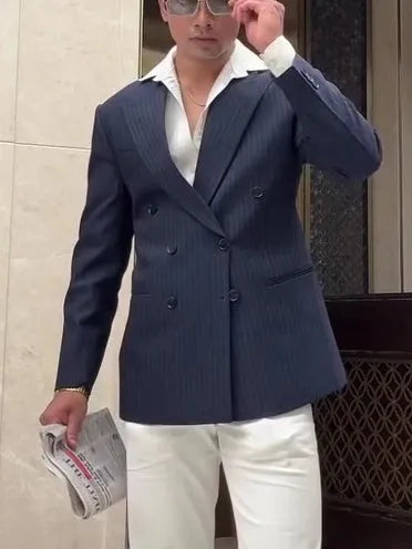 Men's striped double breasted blazer with regular fit and classic design