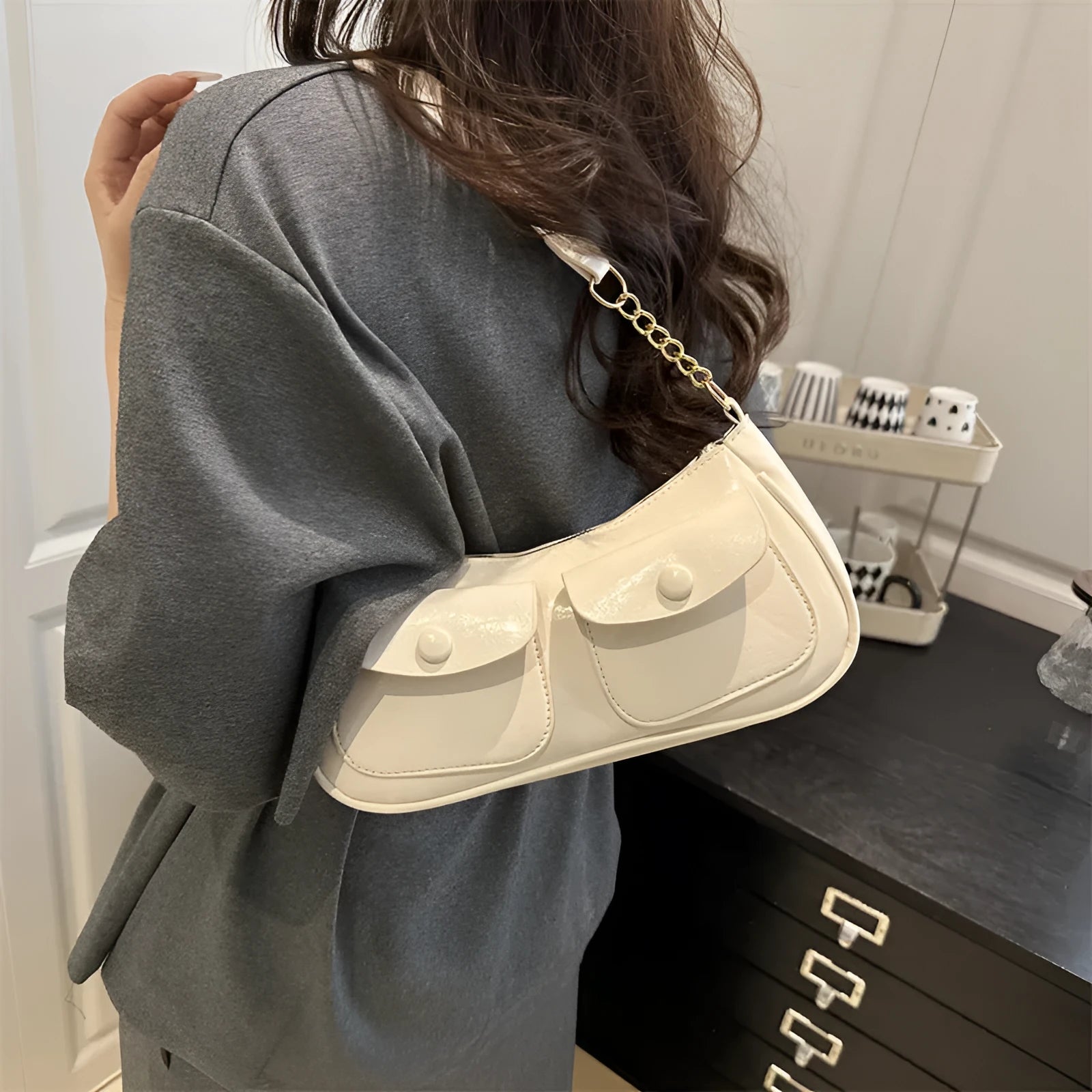 Casual women's PU leather clamshell shoulder bag in urban simplicity style, horizontal square shape, medium hardness