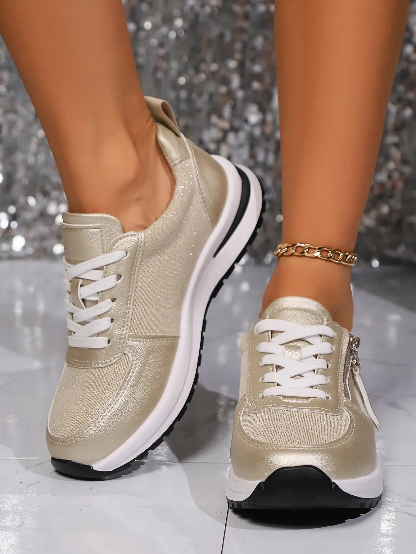 Women's flat lace-up pumps in solid colours with round toe and rubber sole