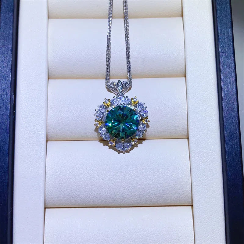 Green moissanite pendant necklace S925 sterling silver 5 carat U-shaped line style diamond inlay
