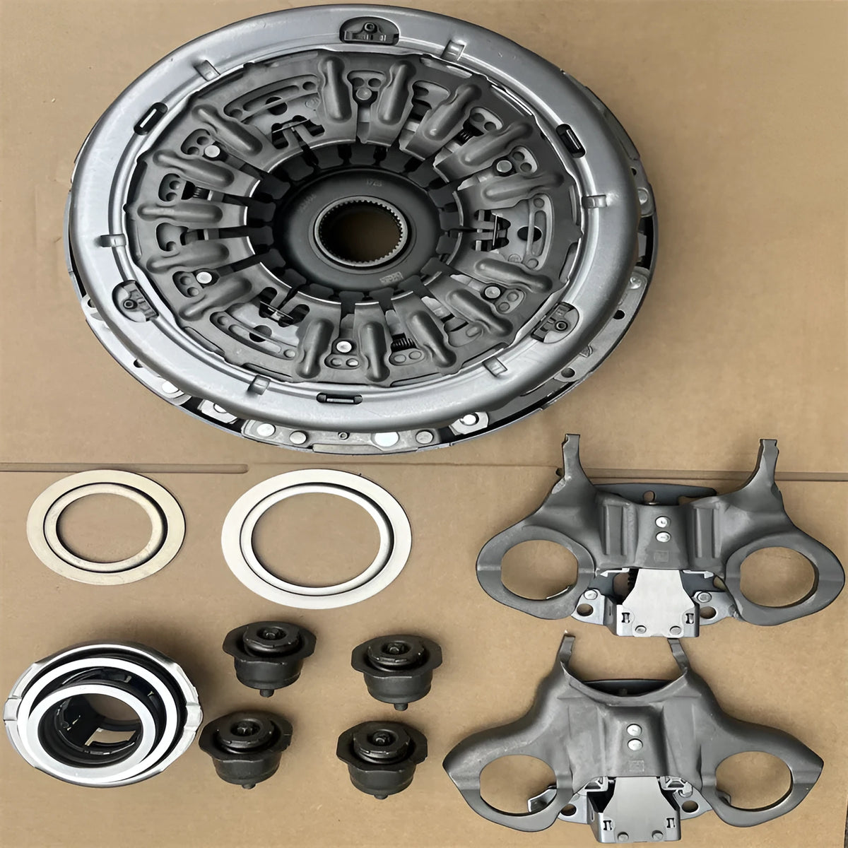 6DCT250 dual clutch and kit assembly with automatic clutch and pickling plate construction on white background