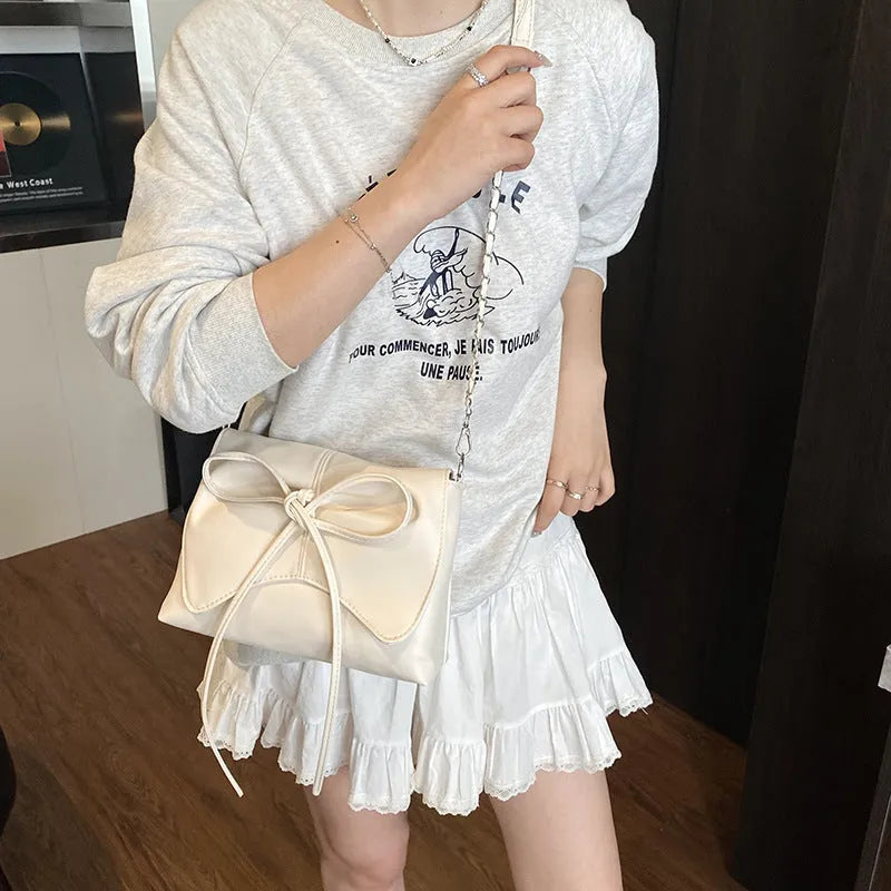 Women's horizontal square underarm crossbody bag in PU leather with sewing line details and mobile phone pocket