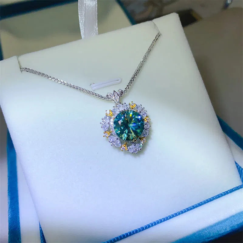 Green moissanite pendant necklace S925 sterling silver 5 carat U-shaped line style diamond inlay