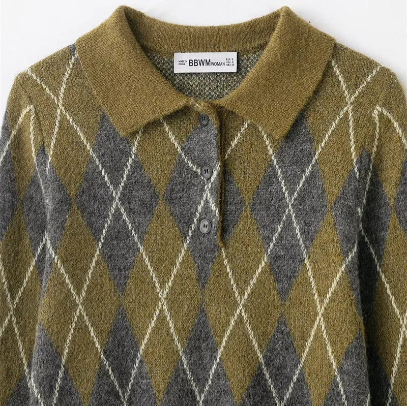 Women's notched lapel long-sleeve buttoned diamond-patterned knitted sweater in colour block design, regular fit