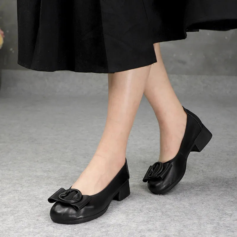 Low-cut women's slip-on pumps in genuine cowhide with round toe and mid wedge heel, black or brown