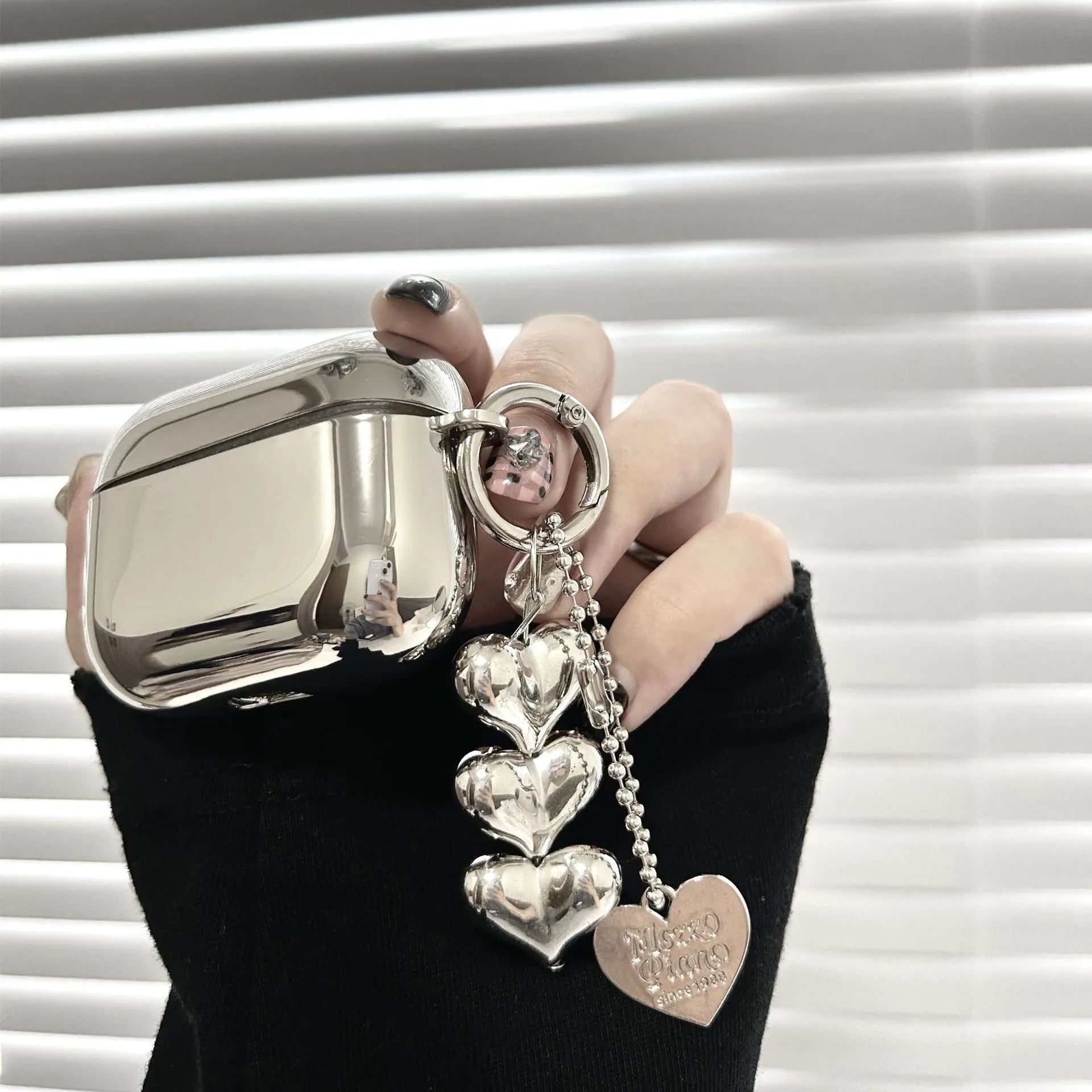 Electroplated solid colour TPU case for AirPods with attached heart pendant and bracelet chain
