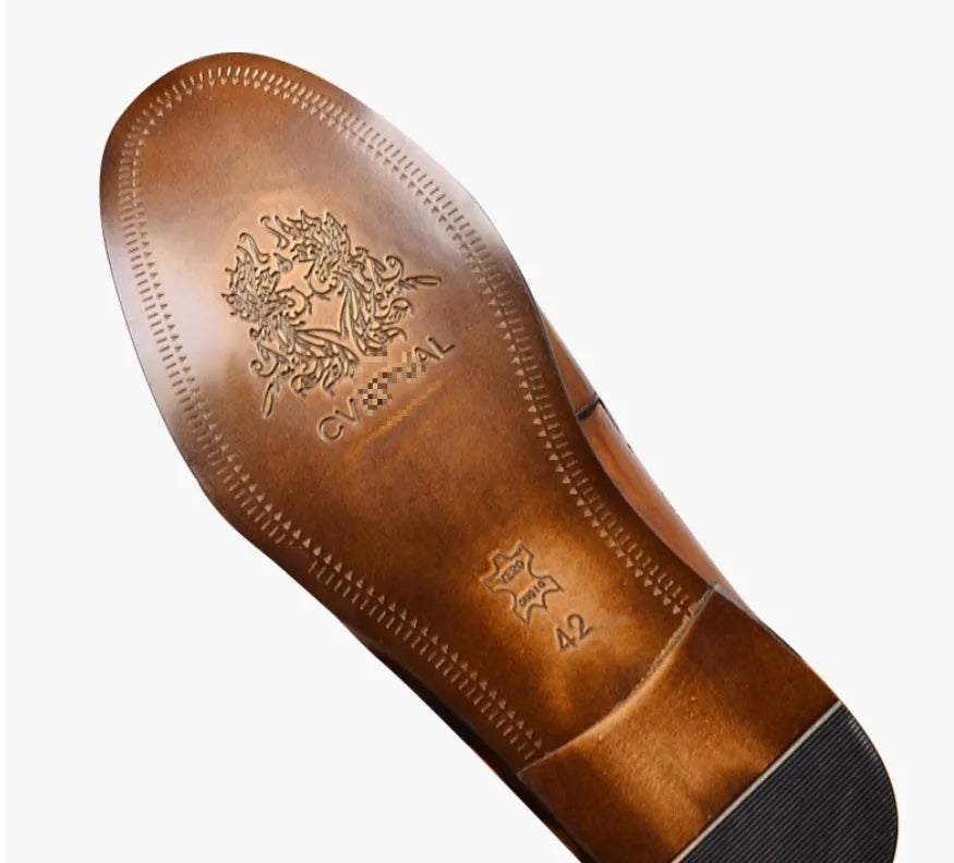 Men's first layer cowhide casual leather shoes in black with flat heel and lace-up design