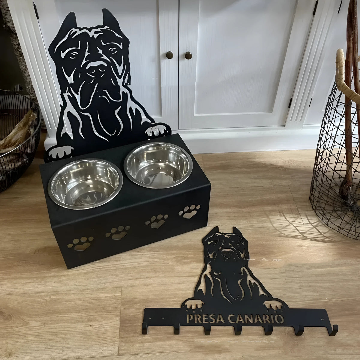 Personalised dog food bowl holder with 304 stainless steel basin and iron head in 33x17x7 cm size