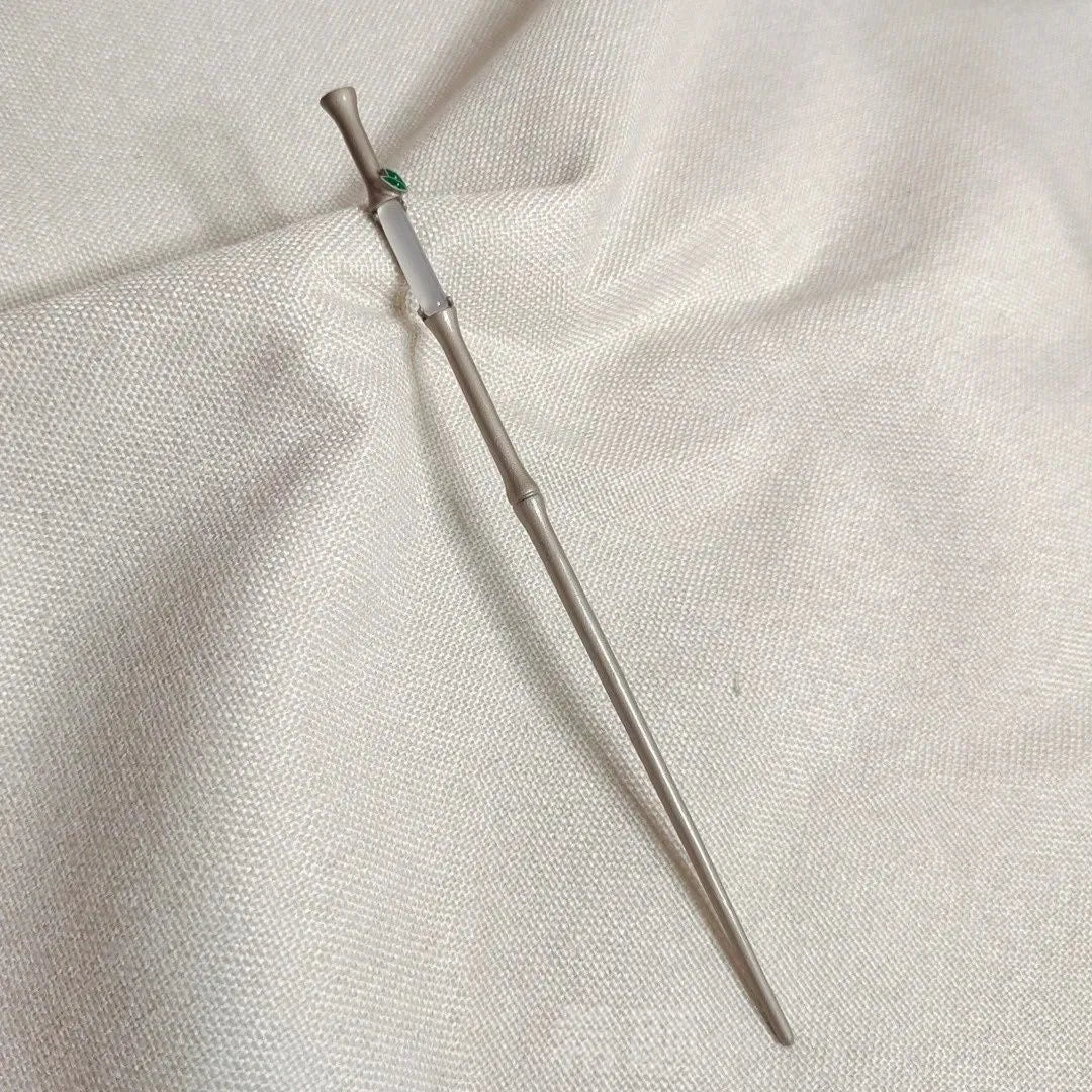 Alloy leaf-shaped hairpin with electroplated finish, style 5365, on neutral background