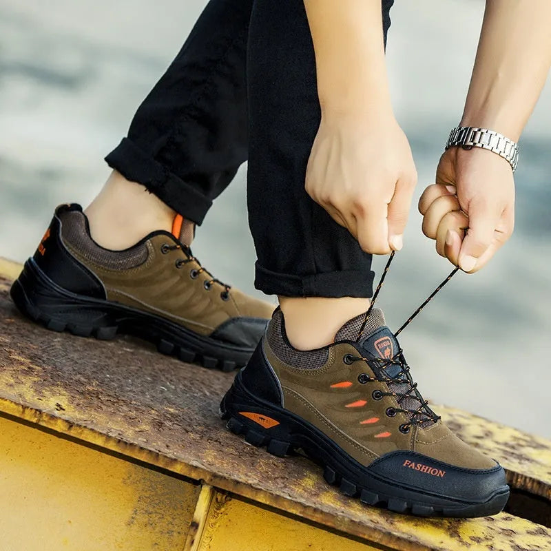 Men's brown suede hiking shoes with round toe and lace-up front