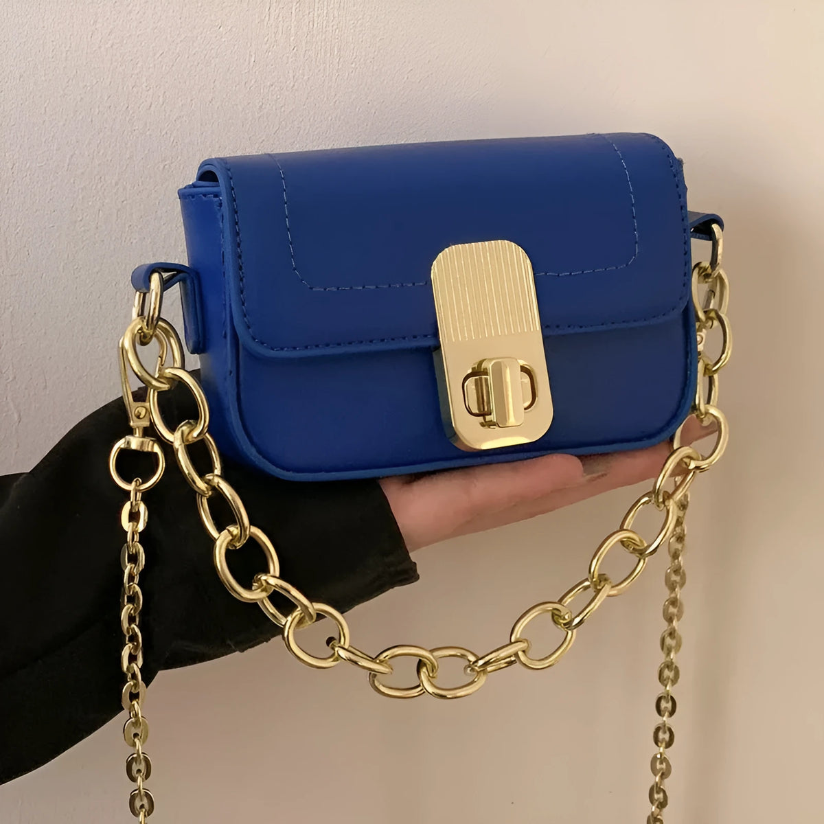 Niche chain shoulder messenger phone bag in PU leather, horizontal square shape with lock, 15cm width, colour options