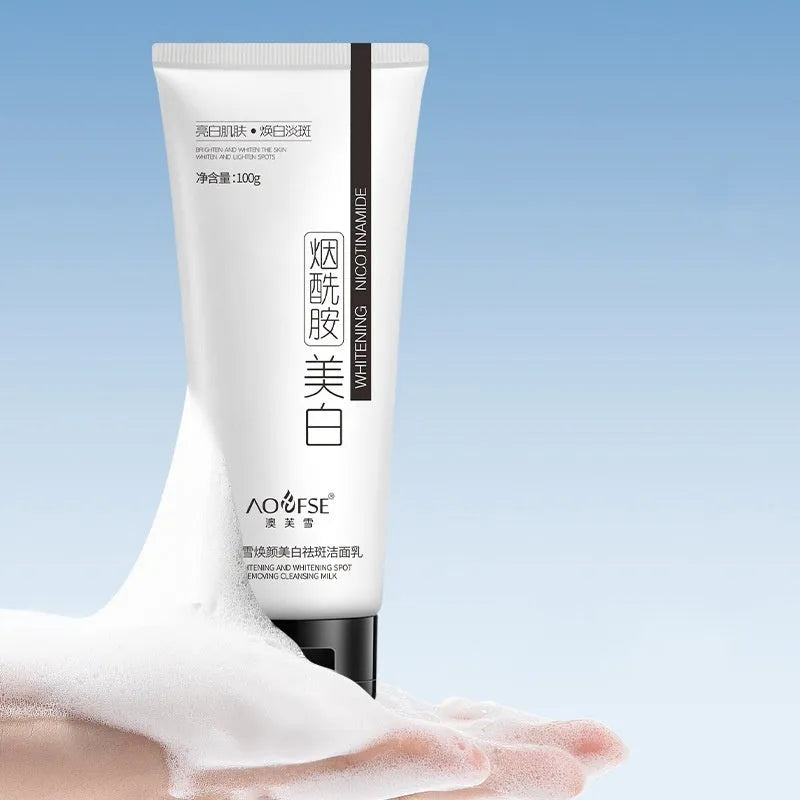 White tube of 100ml whitening and freckle-removing facial cleanser for deep pore cleansing.