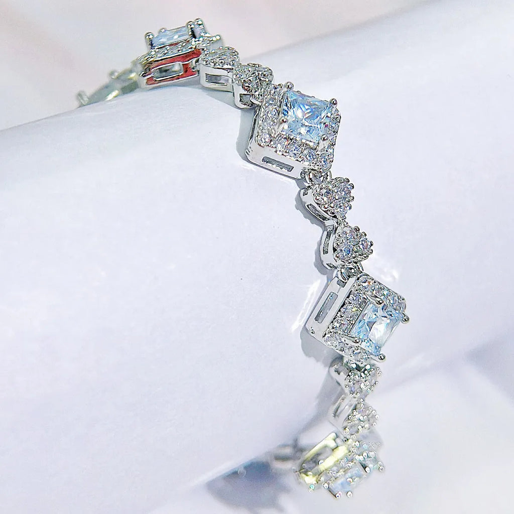 Women's diamond-cut zircon bracelet with heart shape in silver and gold colour options