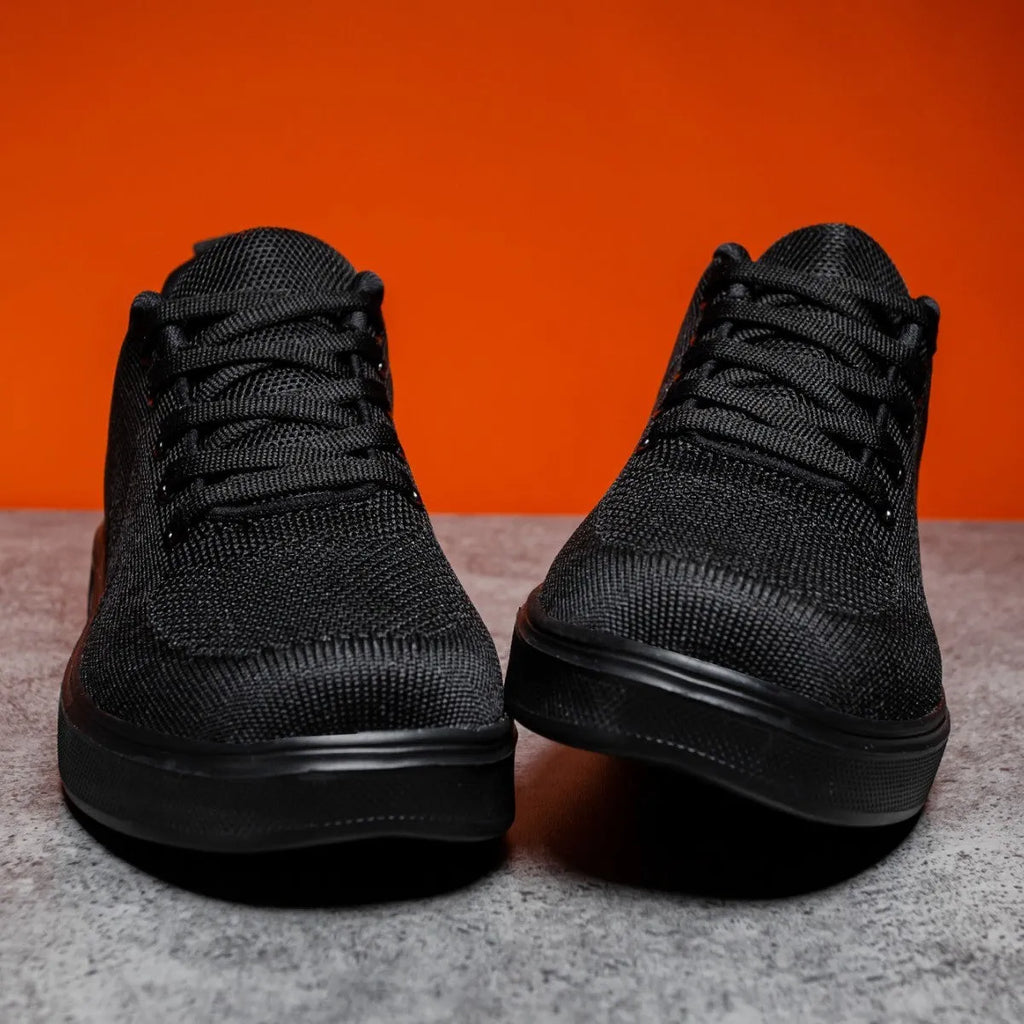 Light white and black unisex casual board shoes with mesh upper and thick EVA sole.