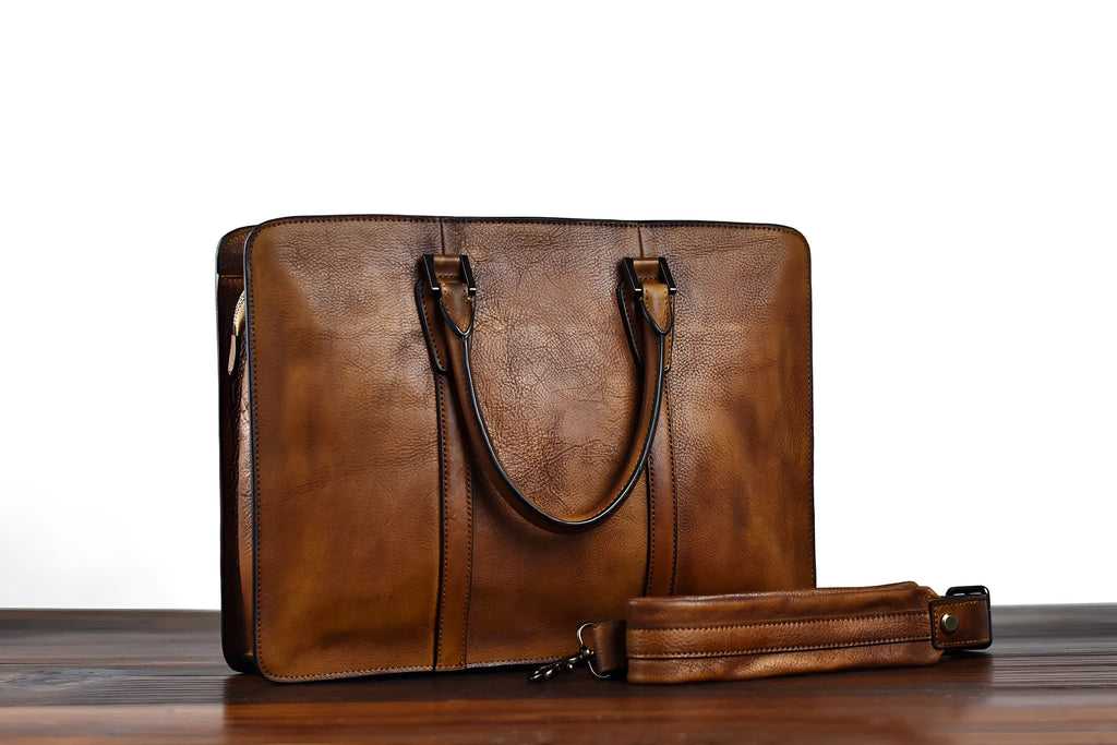 Men's retro leather handbag in horizontal business style with zipper opening