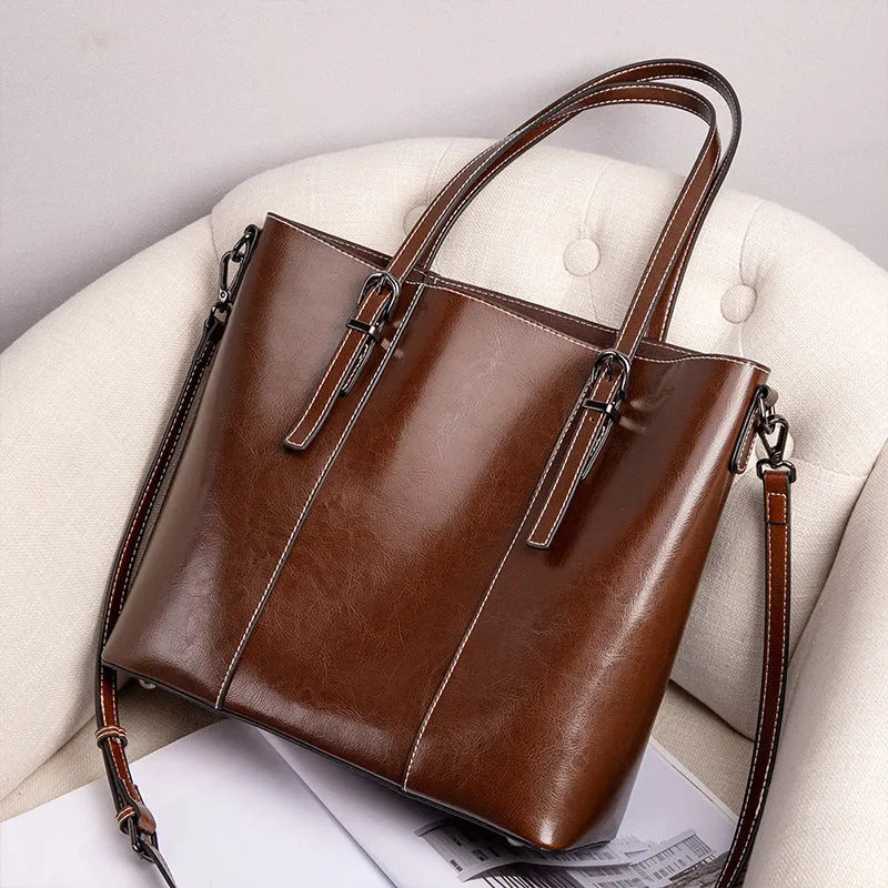 Genuine leather women's retro shoulder bag in brown with multiple compartments and detachable straps