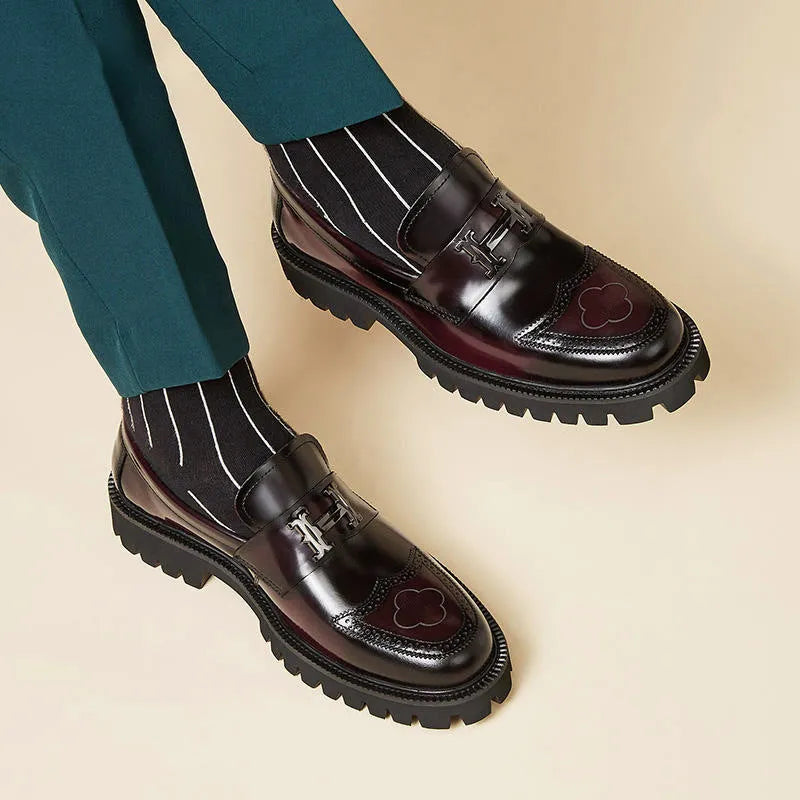 Men's low-top matte craft leather shoes with slit bead detail, black colour, rubber sole, side view