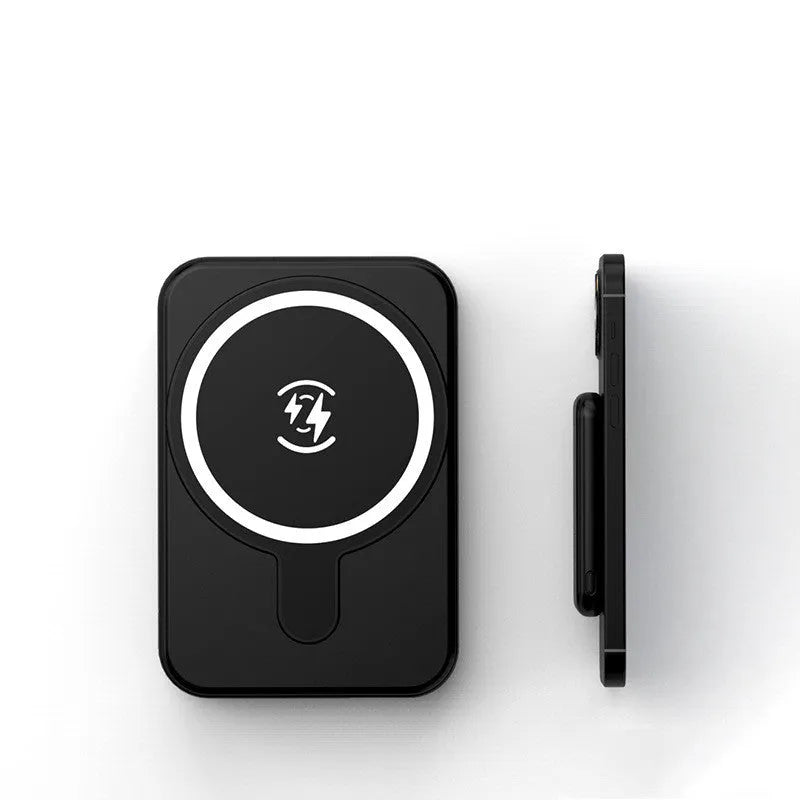 Mini magnetic wireless power bank 5000 mAh in cool black with LED display