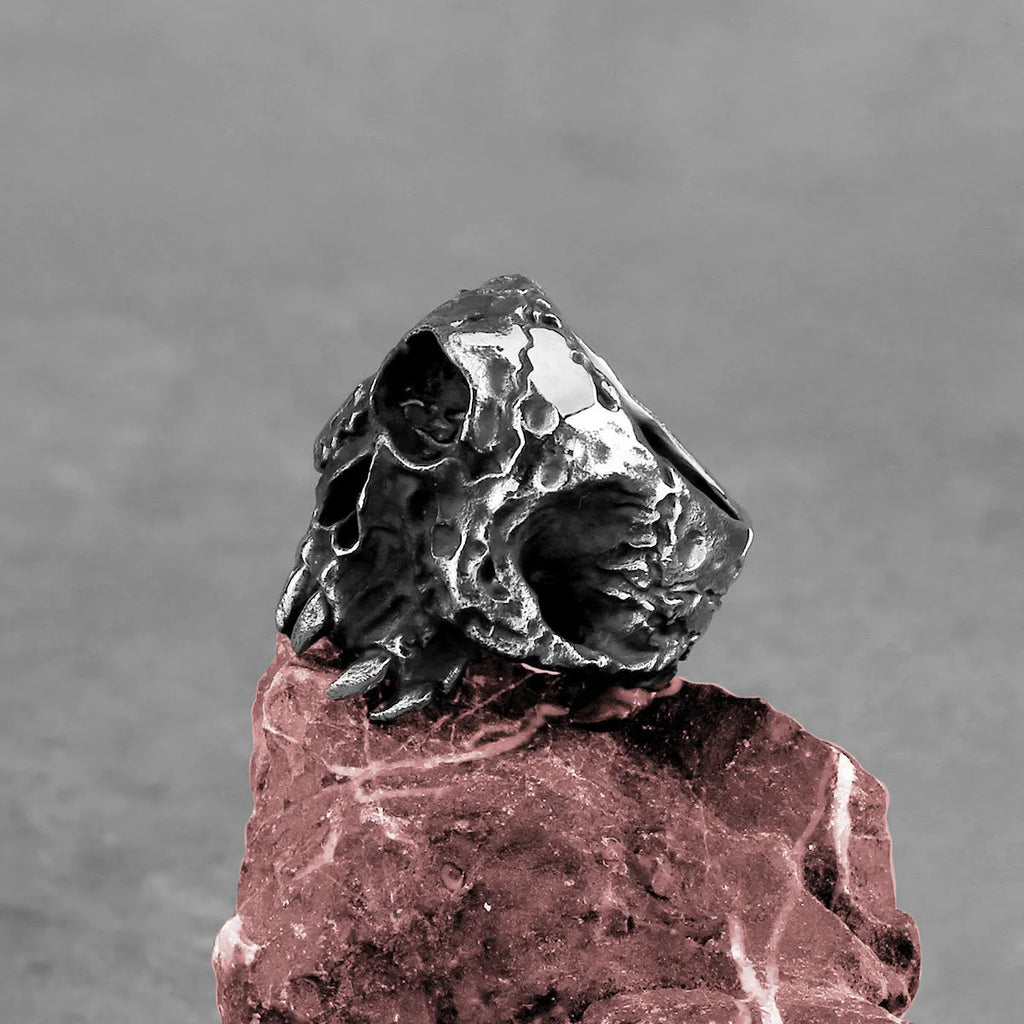 Alloy finger ring with a detailed one-eyed skull design in a retro punk style.