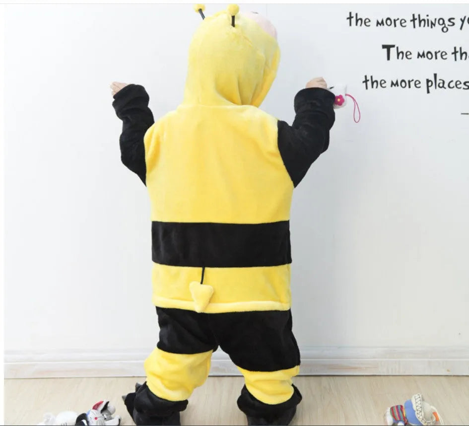Children's one-piece bee flannel pajamas in Three-dimensional Bee colour on white background