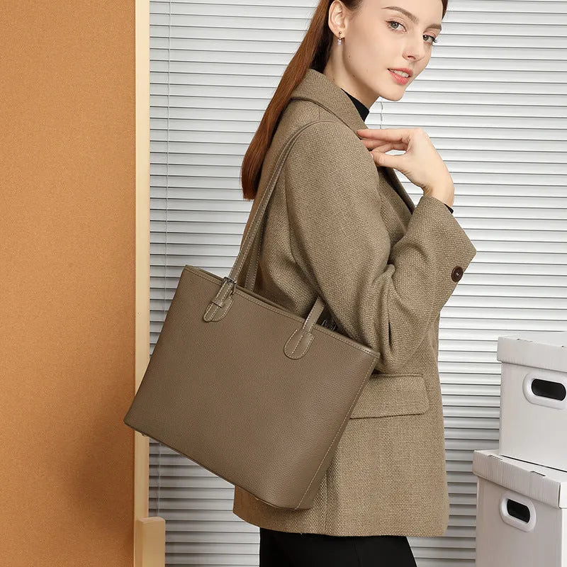 Genuine leather women's tote bag with 30cm width and internal organisation compartments