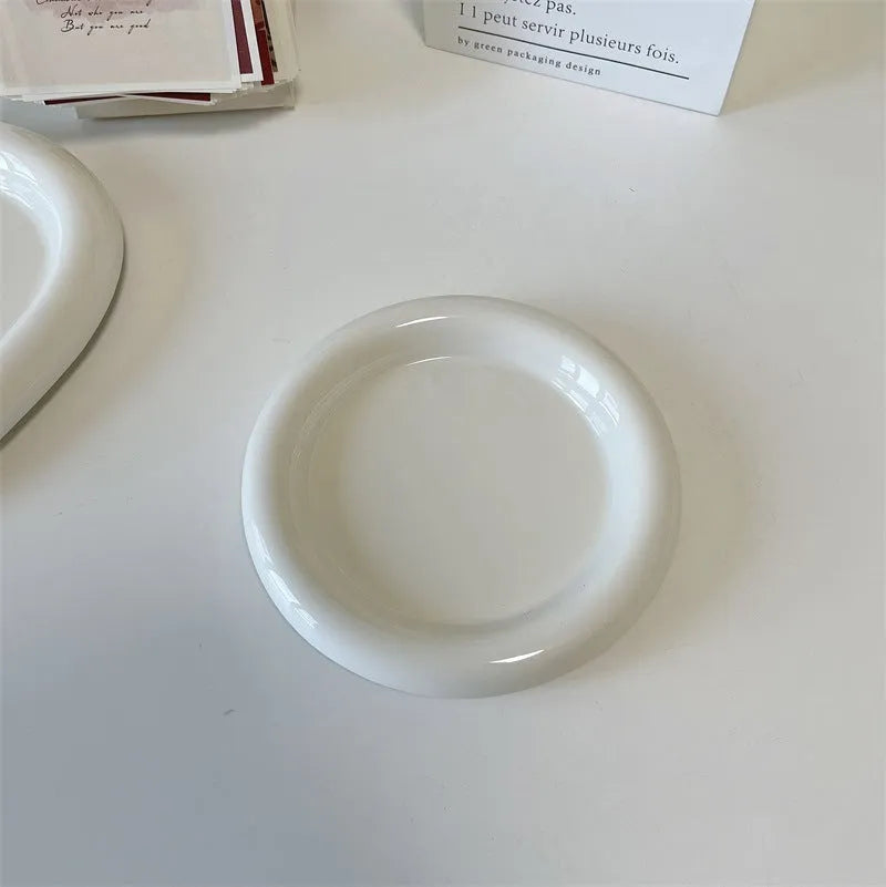 White porcelain plate with ins style doodle or bear toot pattern, shown in 15cm and 20cm sizes.