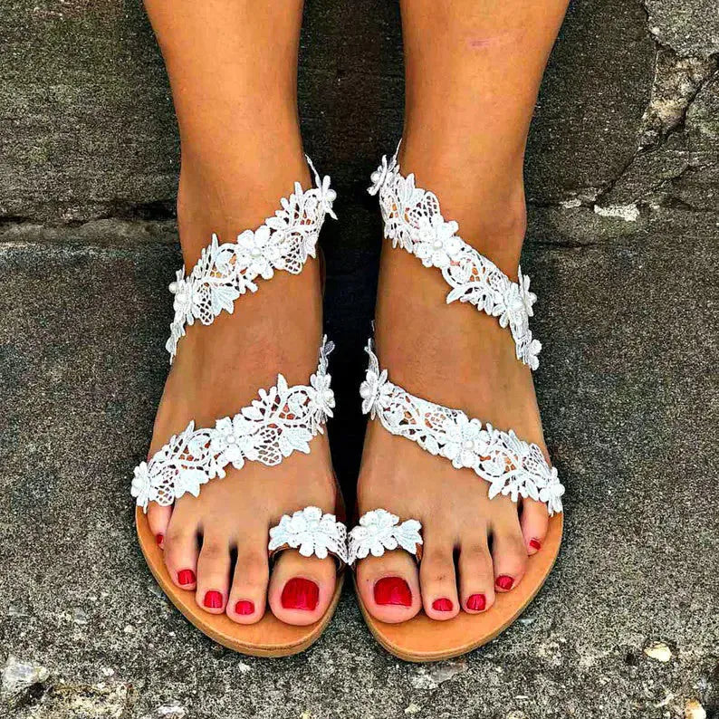 White plus size women's flat sandals with rhinestone flower decoration and slip-on design