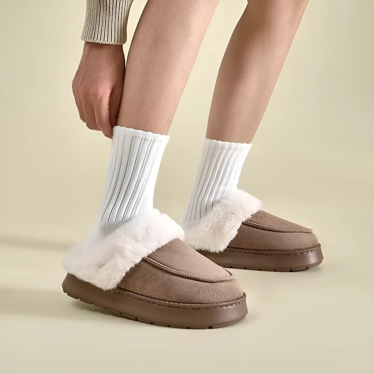 Men's non-slip plush indoor slippers with EVA sole, 4cm heel, caramel colour, round toe